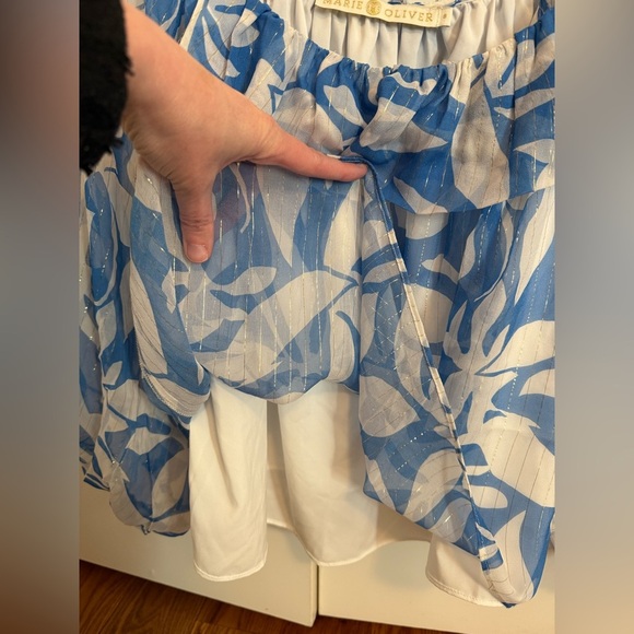 Marie Oliver Blue and White Floral Ruffle Blouse size Small - Picture 2 of 8